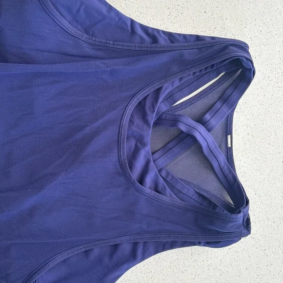 Lululemon size 12 ladies Navy Mesh Accent Top - Picture 3 of 6
